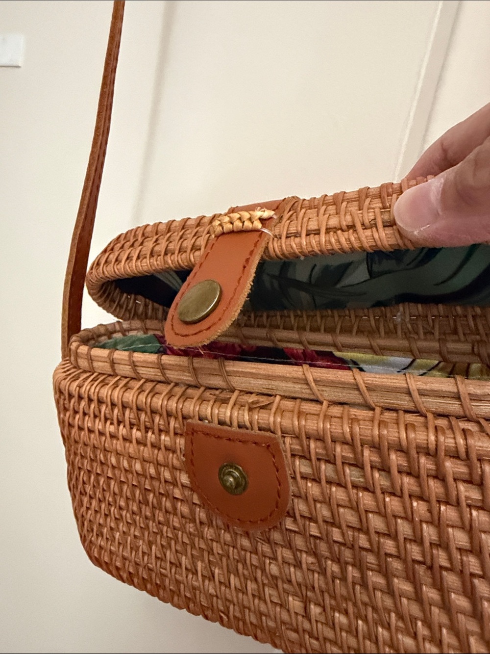 Vintage Woven Brown Crossbody Bag Small Tiki wicker purse Hawaiian 🌺